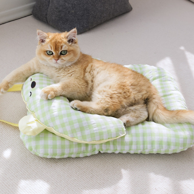 녹색 격자 무늬 쿠션 + 베개