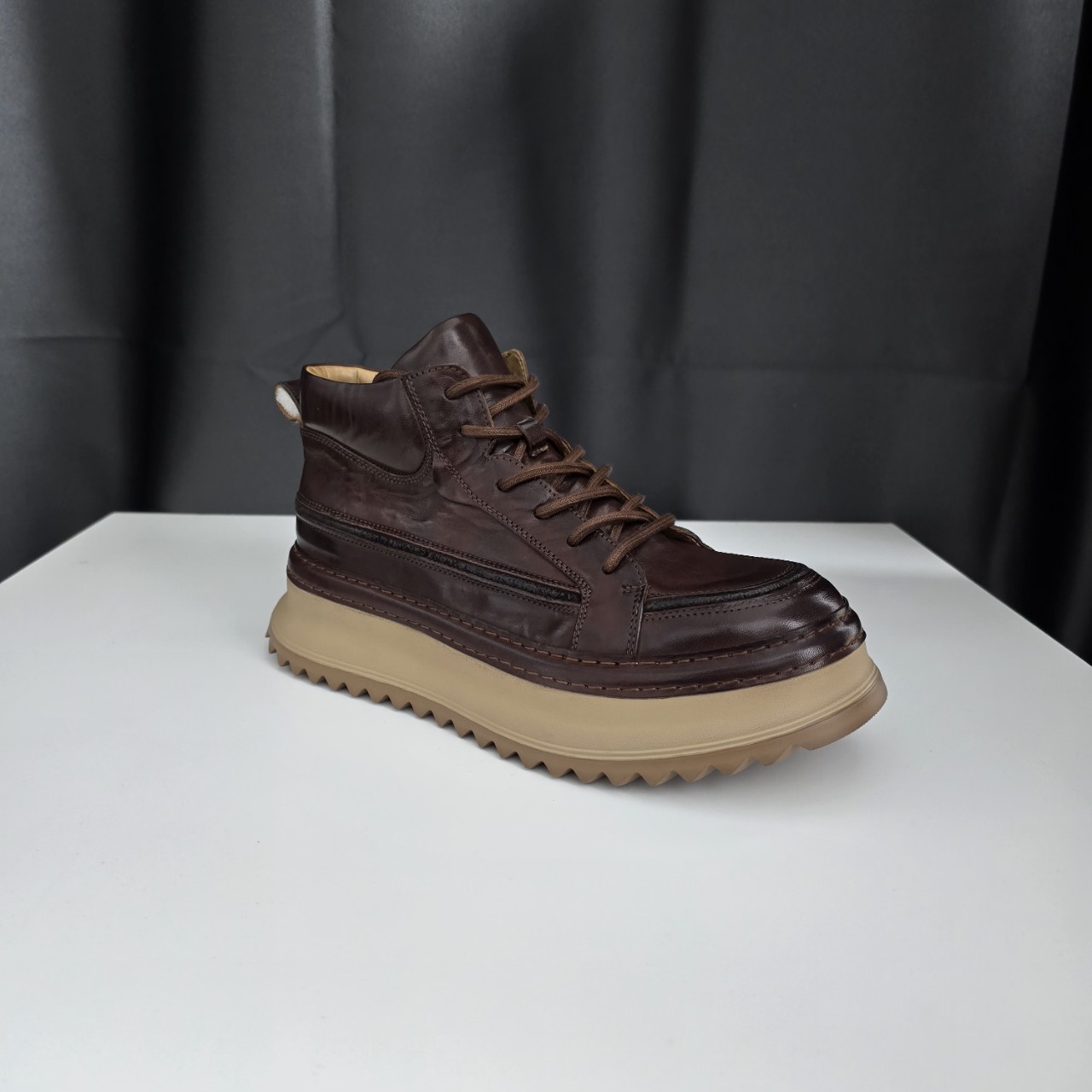 유럽과 미국의 하이 엔드 레트로 말 가죽 남성 스포츠 캐주얼 신발 경량 편안한 통기성 야외 가죽 부츠 레트로 트렌디 신발