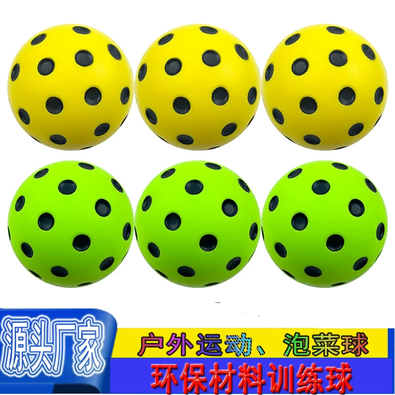 Трансграничный подросток Пик мяч Спорт на открытом воздухе