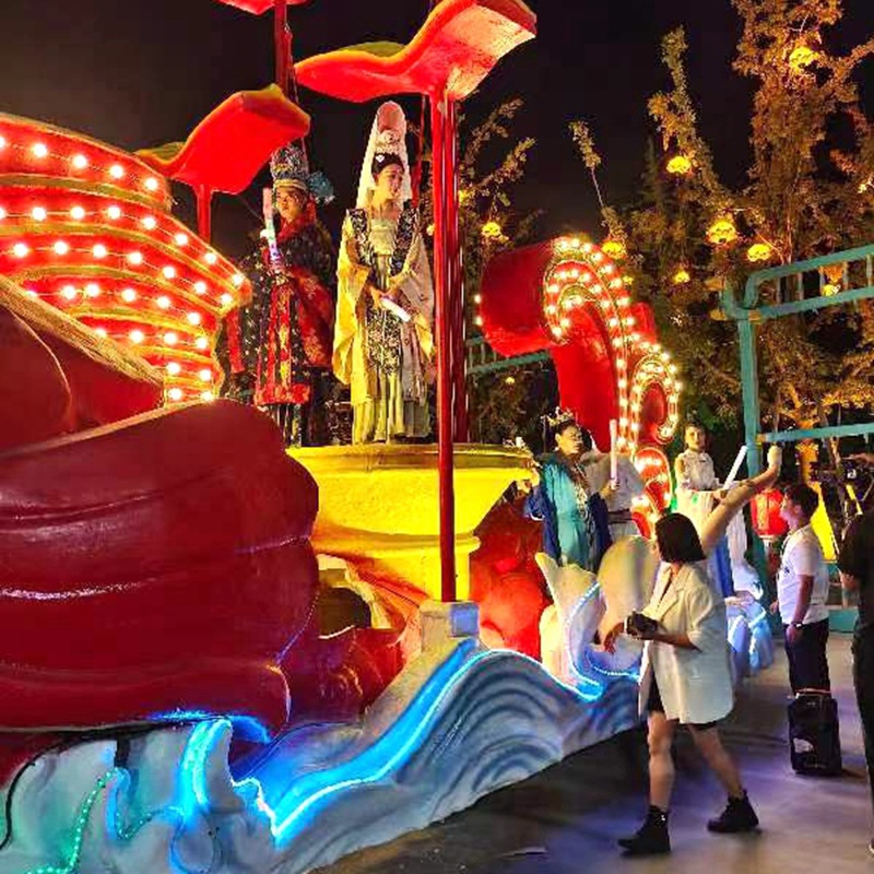 节庆巡游面具花车 玻璃钢雕塑 异形彩车花船 发光游园餐车美陈