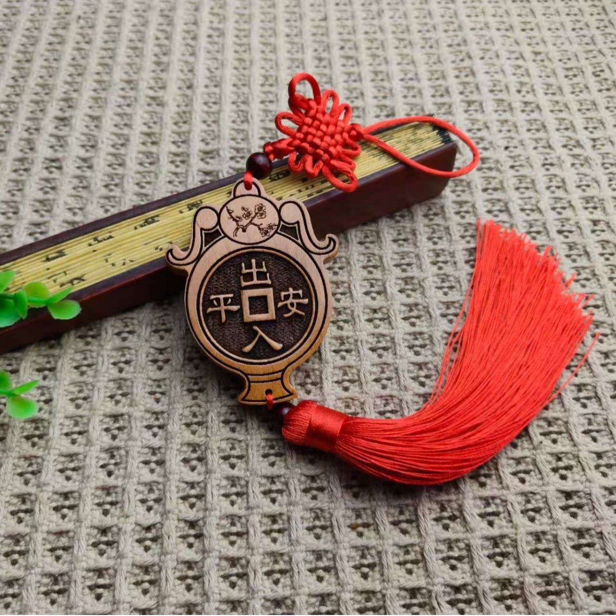 厂家供应桃木汽车八卦花瓶后视镜挂件木雕汽车饰品创意礼品工艺品