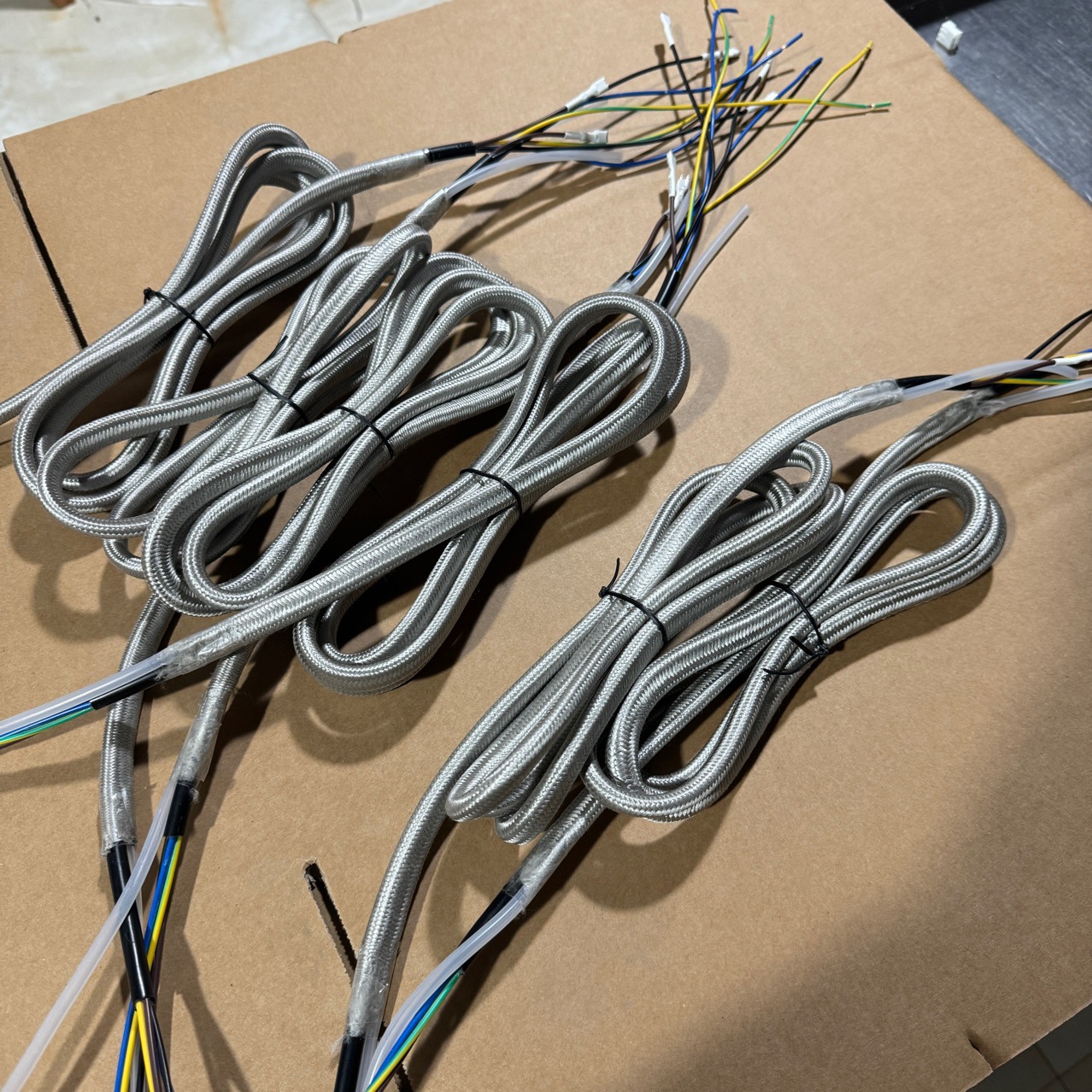 挂烫机四芯编制线挂烫机电源线电子式磁性传感器气缸磁性感应开关