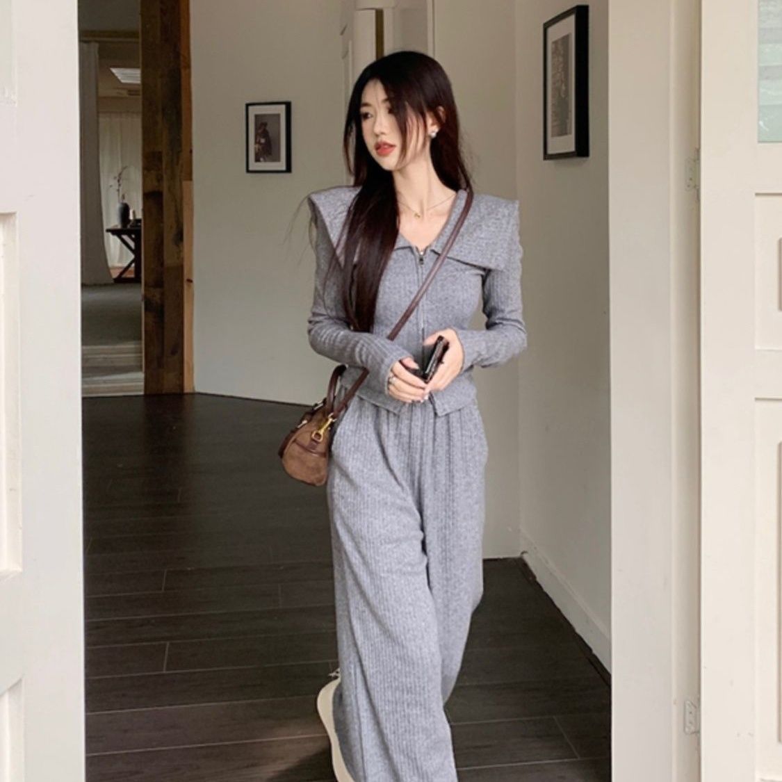 2025秋冬新款娃娃领时尚套装女修身显瘦翻领外套休闲阔腿裤两件套