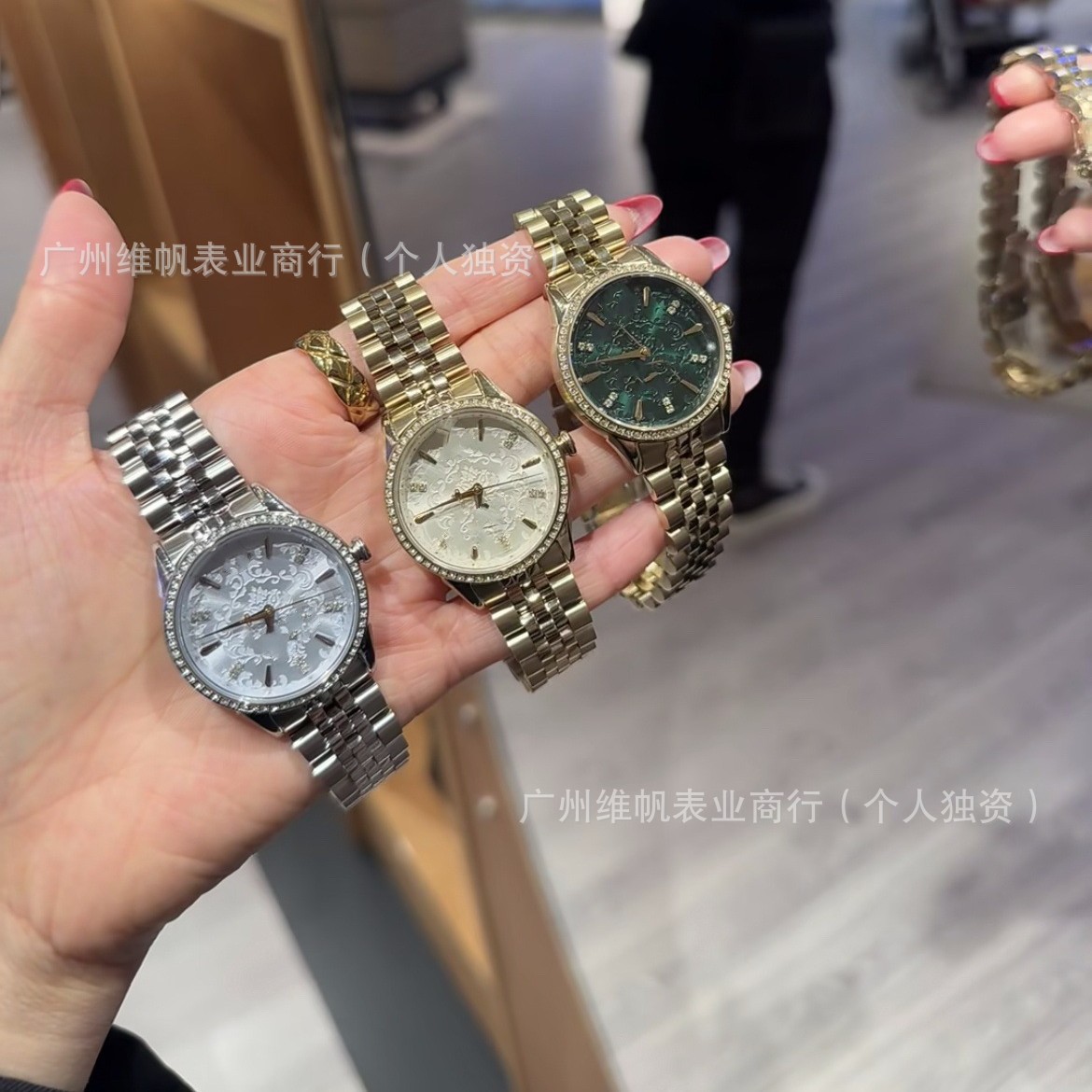 Empress of the West's New Watch, Fashionable Full Diamond Snowflake Embossed Blue Watch, Diamond-Encrusted Women's Quartz Watch, Steel Band Diamond Ring Watch