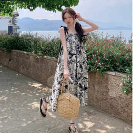 水墨画吊带连衣裙女夏季2025新款法式复古感海边度假气质长裙