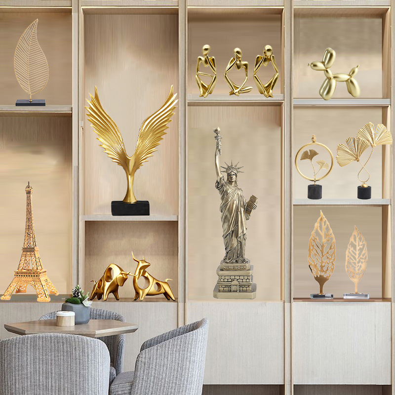 リビングルームの置物は軽くて豪華で高級な雰囲気のお酒棚の装飾品です。