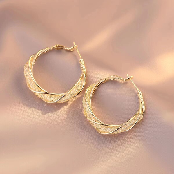 Universal earrings with pigtail