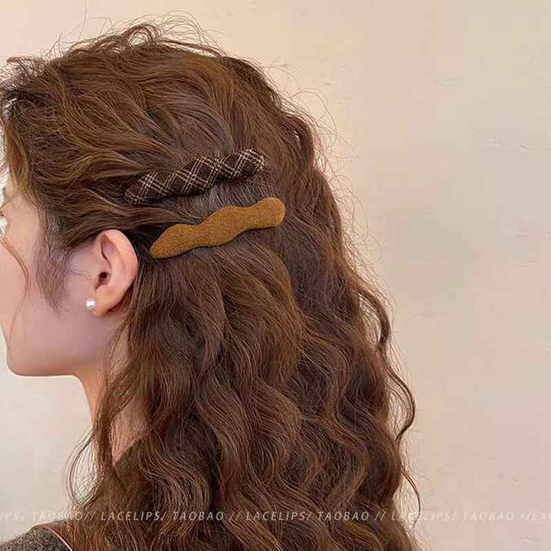 Woolen Plaid Wave Hair Clip for Women, Side Clip for Forehead Bangs, 2026 New Style High-End Hair Accessory