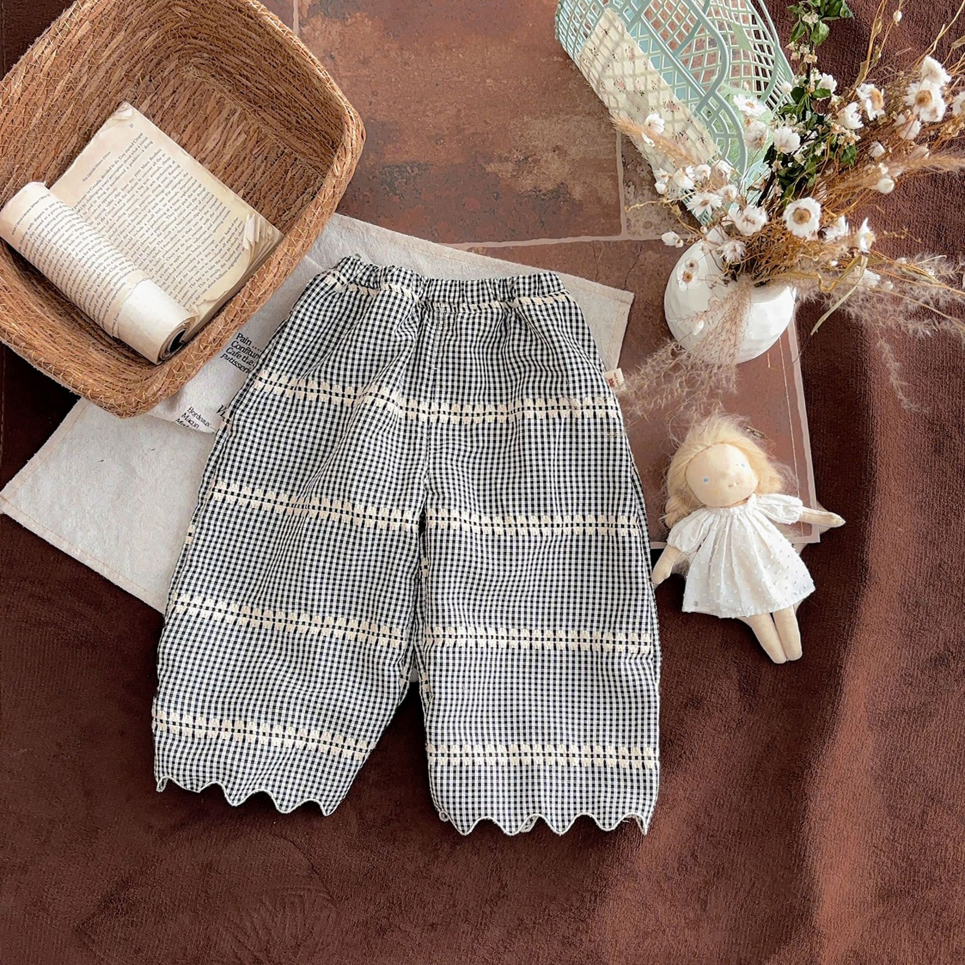 Traje pequeño de estilo occidental para bebés y niños coreanos 2025 verano nuevo estilo chaleco sin mangas a cuadros pantalones anchos de dos piezas