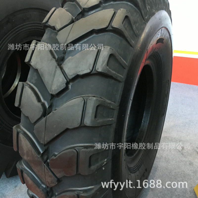 18.00-24 压路机轮胎 人字花纹  斜交工程机械轮胎