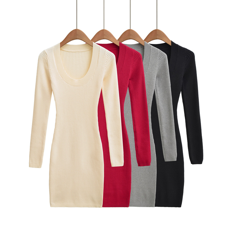 Long Black Knitted Dress with U-Neck and Long Sleeves for Tall Women, Bodycon Style, Suitable for Spring and Autumn Long Black Knitted Dress with U-Neck and Long Sleeves for Tall Women, Bodycon Style, Suitable for Spring and Autumn