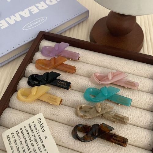 Niche design knotted hair clips, cute and exquisite acetic acid bangs clips, forehead broken hair clips, hair clips, side clip hair accessories