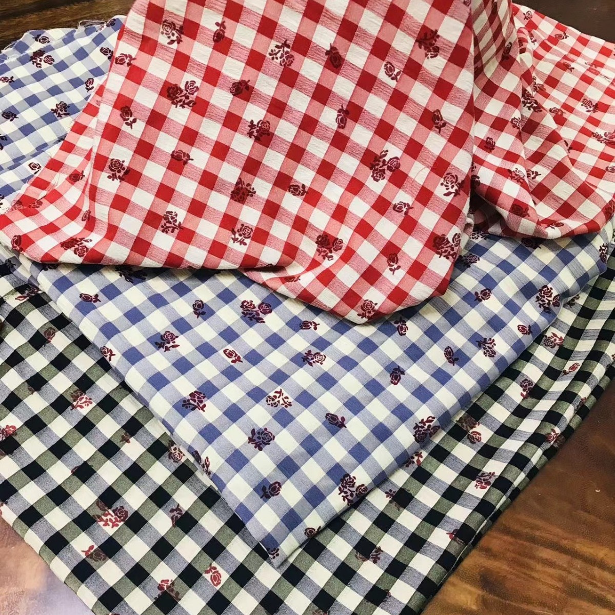 厂家直销格子印花布料~短袖衬衫印花面料   小众休闲上衣时尚