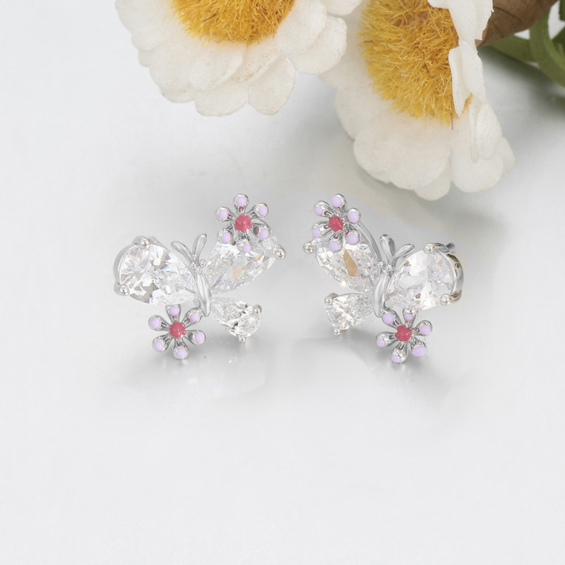 Xuping simple y elegante temperamento mariposa flores pernos de cobre aleación de cobre chapado blanco ligero lujoso estilo japonés coreano auriculares al por mayor mujeres