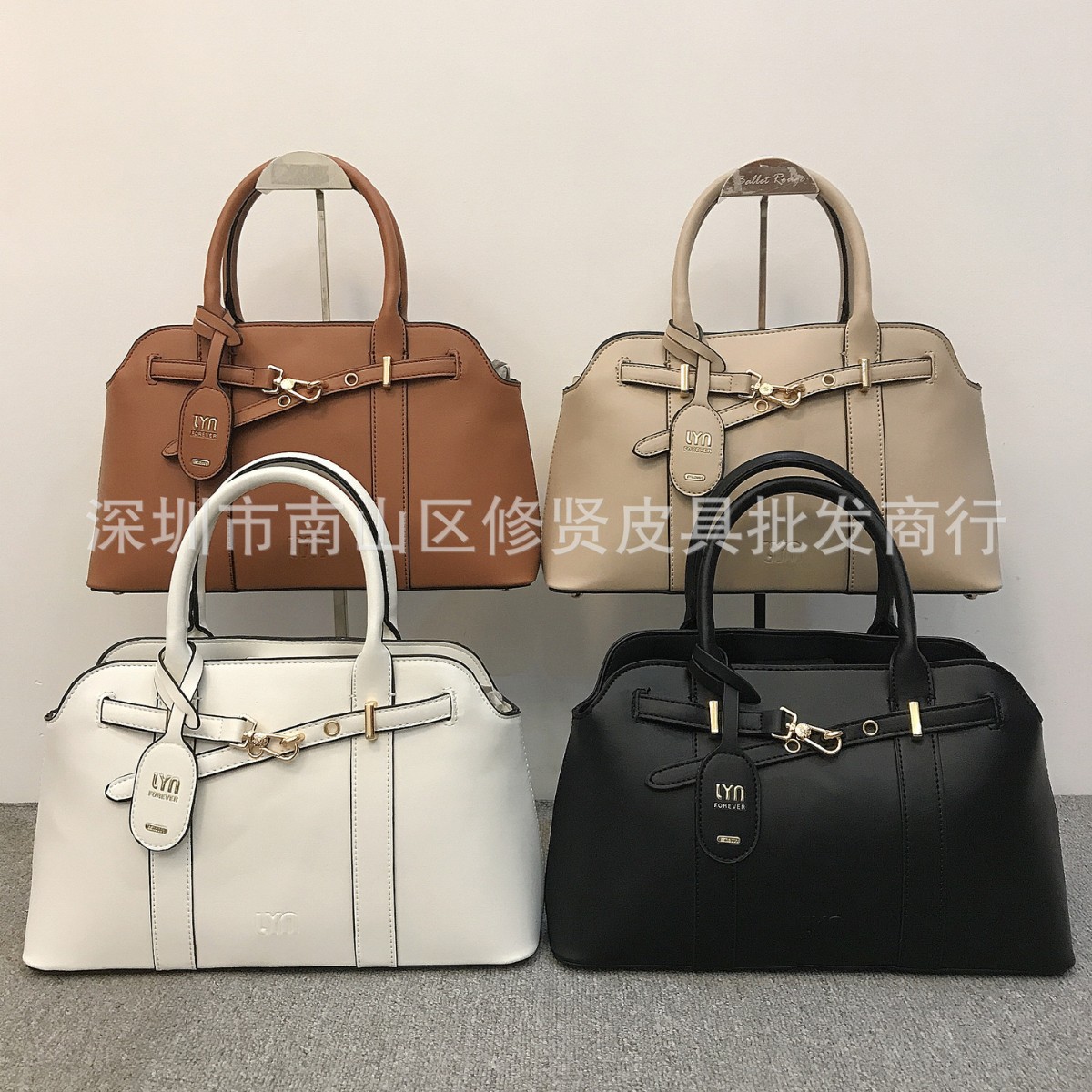 LYN ACCS女包2025新款纯色腰带扣装饰手提通勤公文包复古单肩包