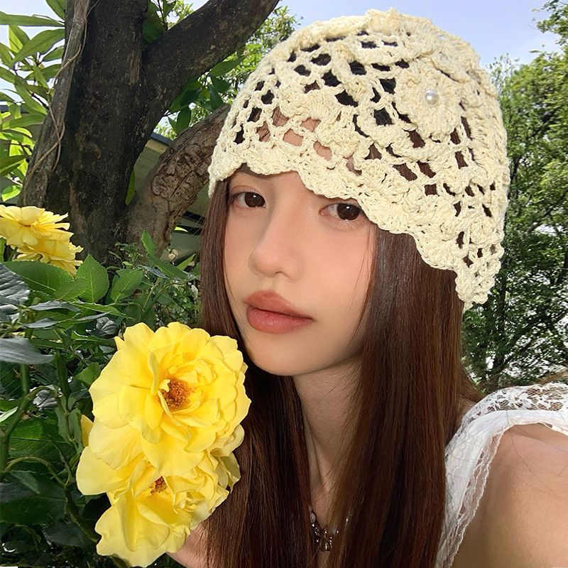 女性用の春夏の手織り中空つば帽子、エスニックスタイルのフックフラワー、タッセルストラップ、プルオーバーニット帽、多用途|undefined