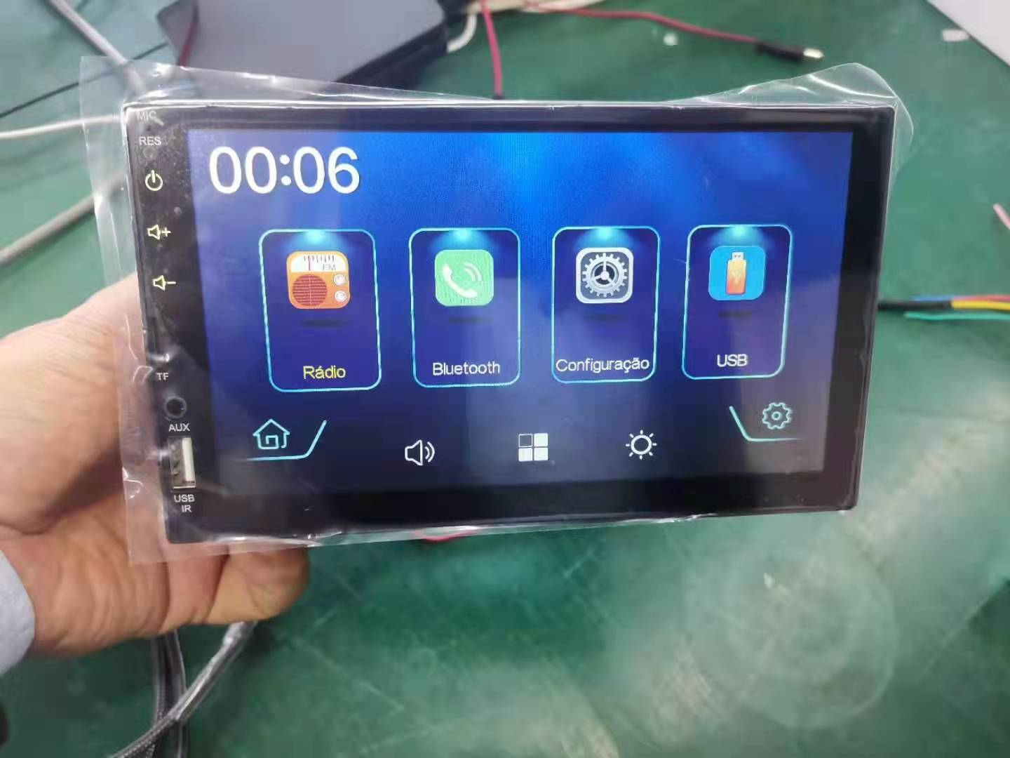 7 inch car multimedia CarPlay central control universal radio dual ingot 2din bluetooth car MP5 player