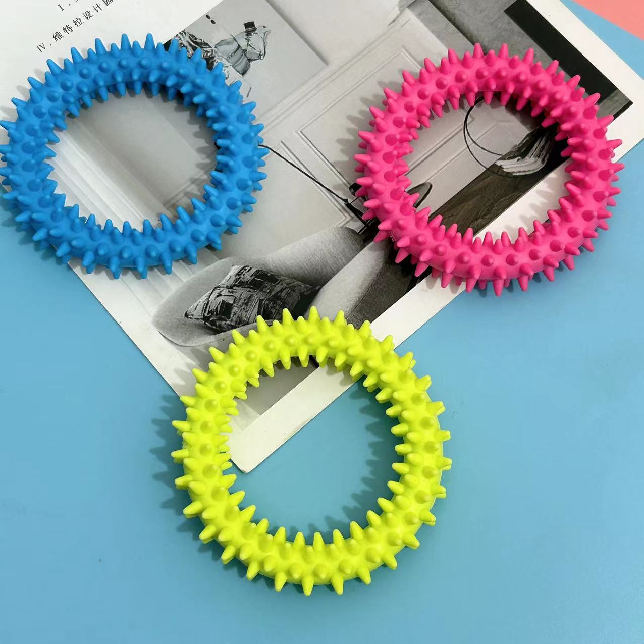Juguete para mascotas perro Thorn anillo monocromo de goma entera Thorn anillo molar juguete oso de peluche perro de juguete