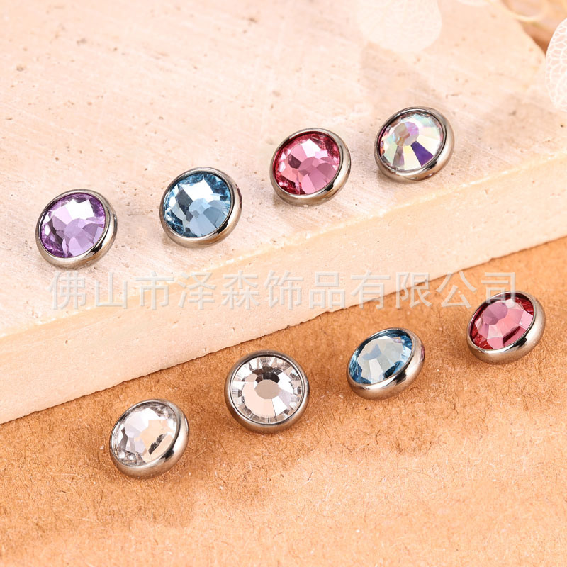 16G labret stud size and finish detail