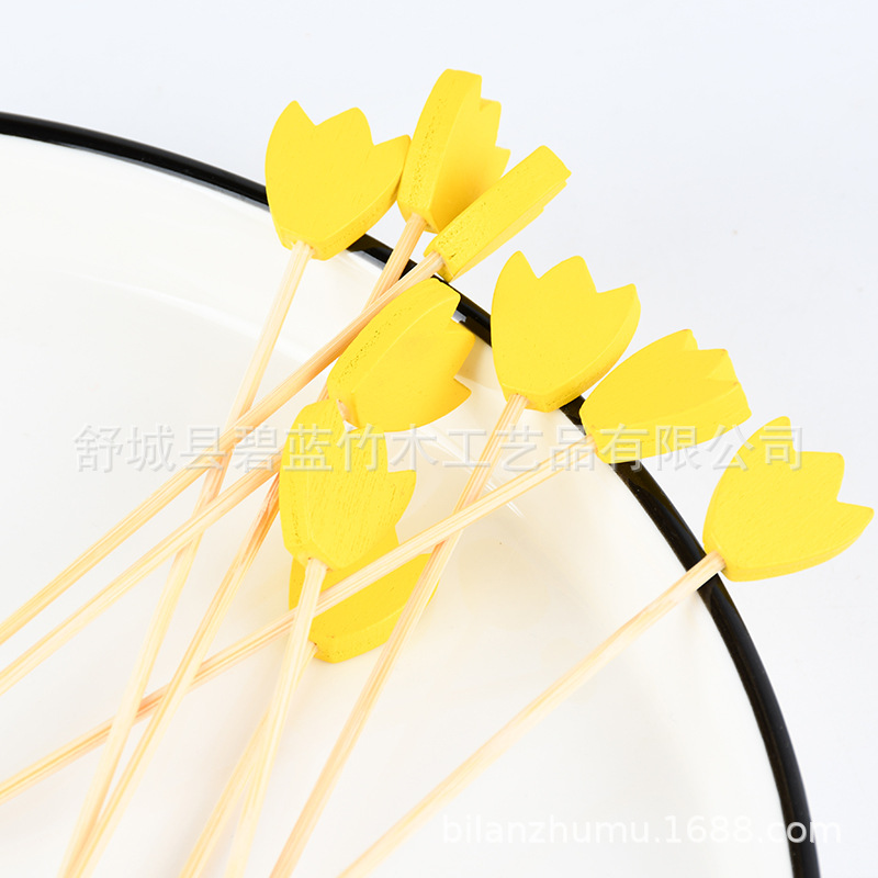 Flores amarillas al por mayor fichas de fruta desechables tenedor de fichas de fruta de grado alimenticio productos de bambú en stock
