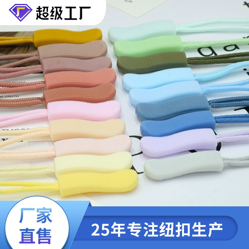 В наличии черный утолщенный шнурок для молнии с серебряной застежкой, силиконовый шнурок для молнии.