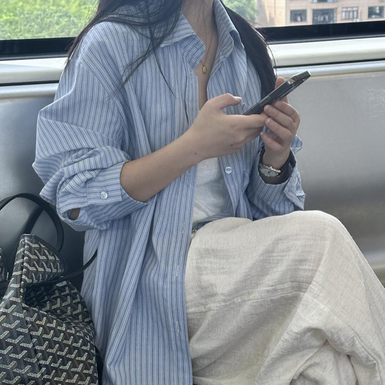 Korean Commuter Blue Stripesd Long-Sleeved Shirt for Women in Spring & Fall, Loose Casual Design, Elegant and Versatile Sun Protection Top