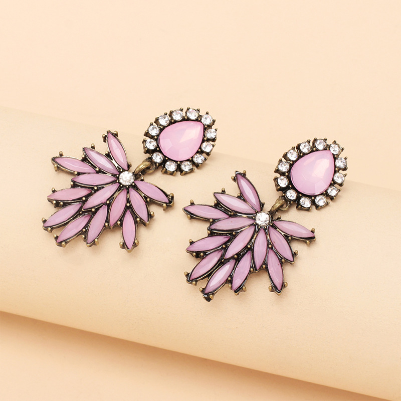 Fashion Acrylic Rhinestone Earrings Cross-border Cold Wind Design Temperament Pink Leaf Earrings display picture 4