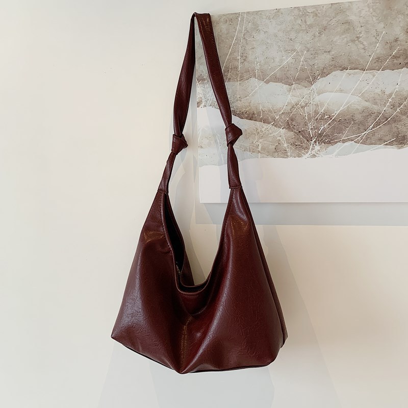 Bolsa de gran capacidad para viajar al trabajo Otoño / Invierno 2024, nueva bolsa de hombro de moda retro simple bolsa de abrigo casual