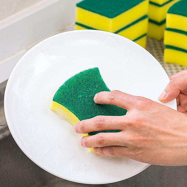 Washing the dishes nano -sponge wipe the magic
