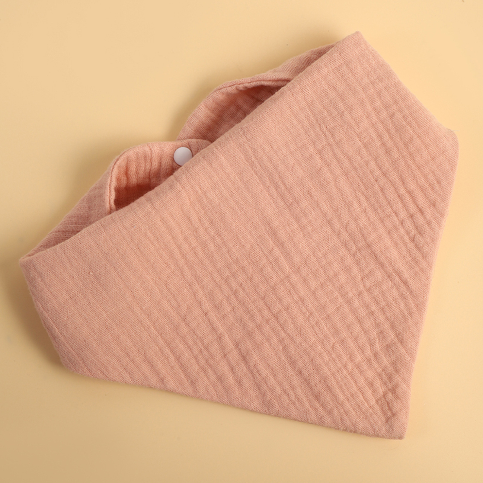 Cuatro capas de gaza de algodón para bebés absorción de agua triángulo buñuelo de saliva positivo y negativo para contraste de color delantal de bebé transfronterizo