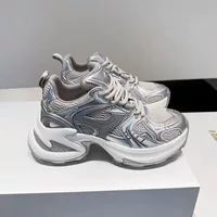 Серебристые и Off-White платформа кроссовки для тинейджеров – универсальные высокие кроссовки на повседневную спортивную обувь
