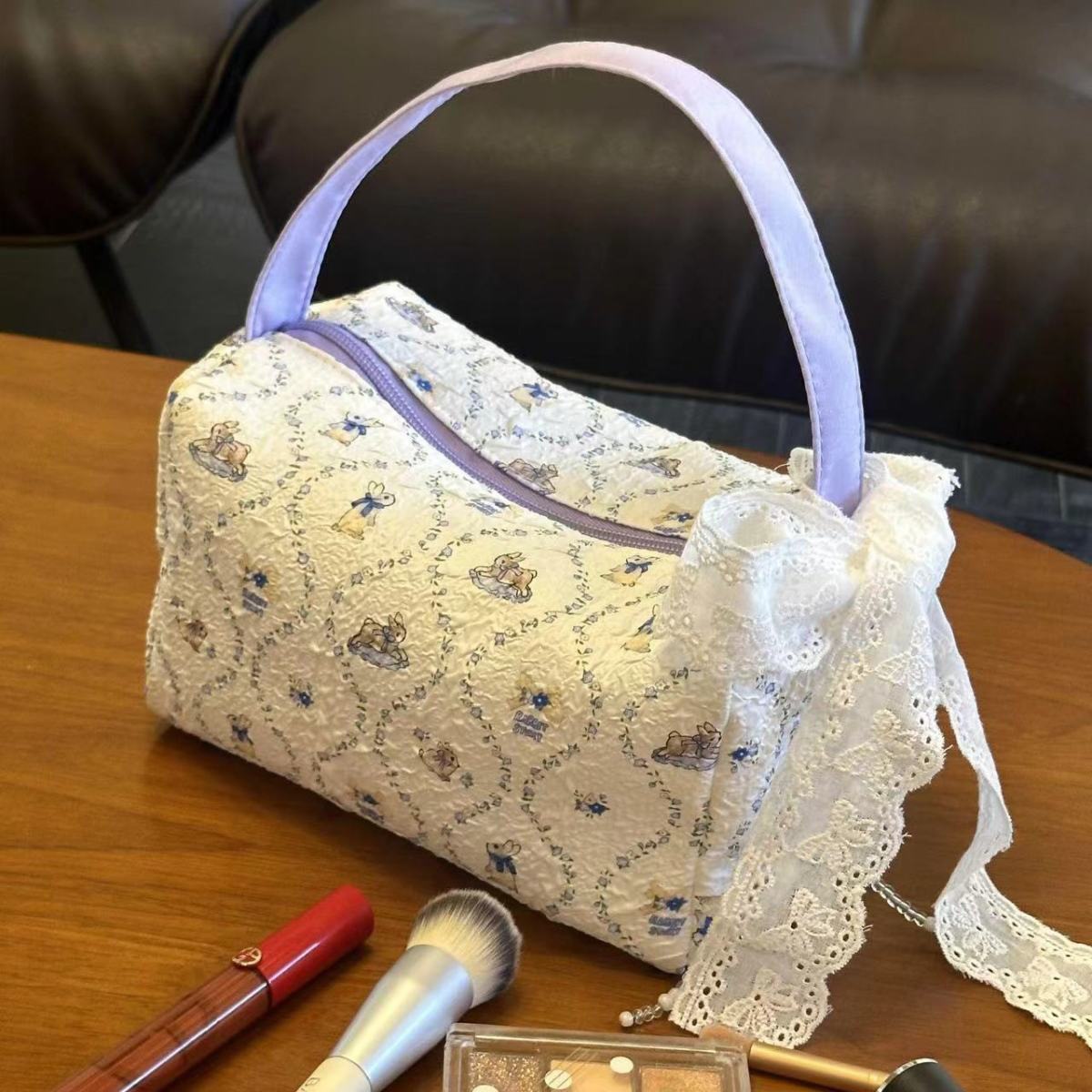 甜美休闲化妆包女士2025新款时尚流行纯色洗漱包简约大容量手提包