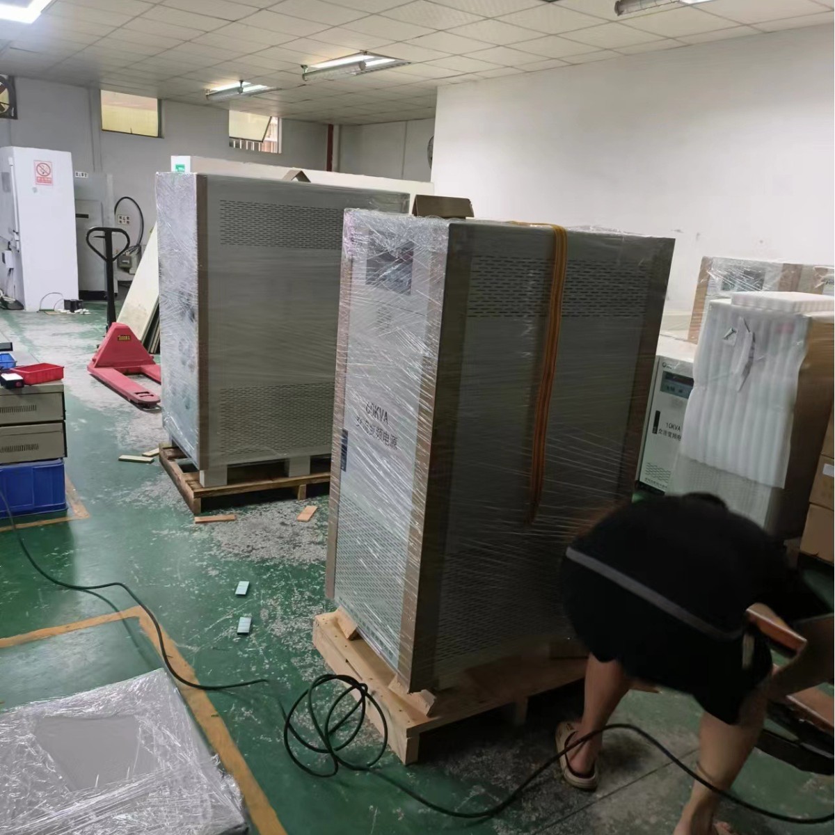 ŷ����˹����60KVA��Ƶ��Դ������ͨ������440V 60HZ�����Ե��