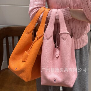 �羳Polo�¿�˻@�Ӱ���֦�y�^��ţƤˮͰ���μ�б����������Ů��