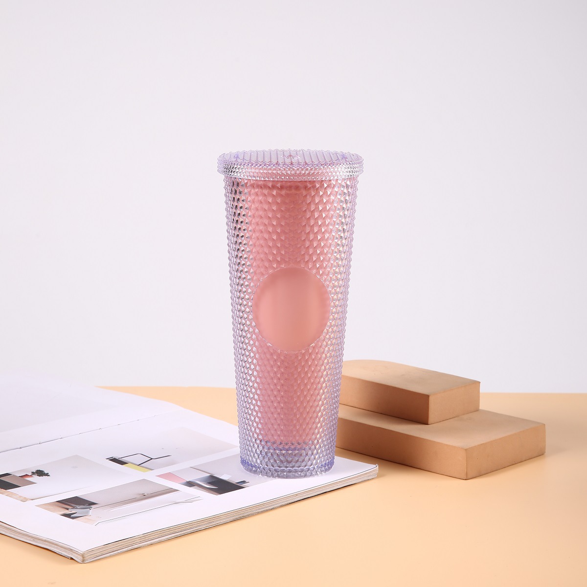 램프가있는 투명한 피부색