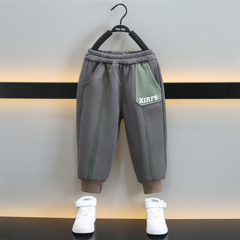 6470 niños más traje de terciopelo engrosado invierno 2025 nuevos modelos de otoño e invierno para niños, estilo occidental, hermoso y frito en la calle