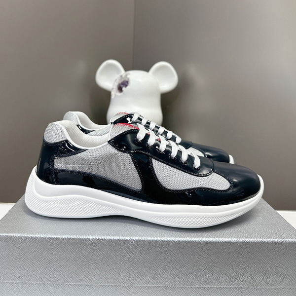 fashionable classic universal sneakers