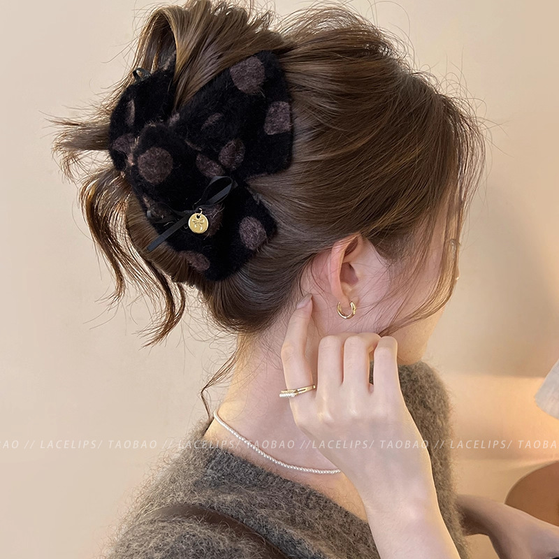 Elegante retrógrado leopardo triángulo clip de agarre mujer 2025 nuevo clip de cabello de cabeza de tiburón clip de cabello adornamiento para el cabello