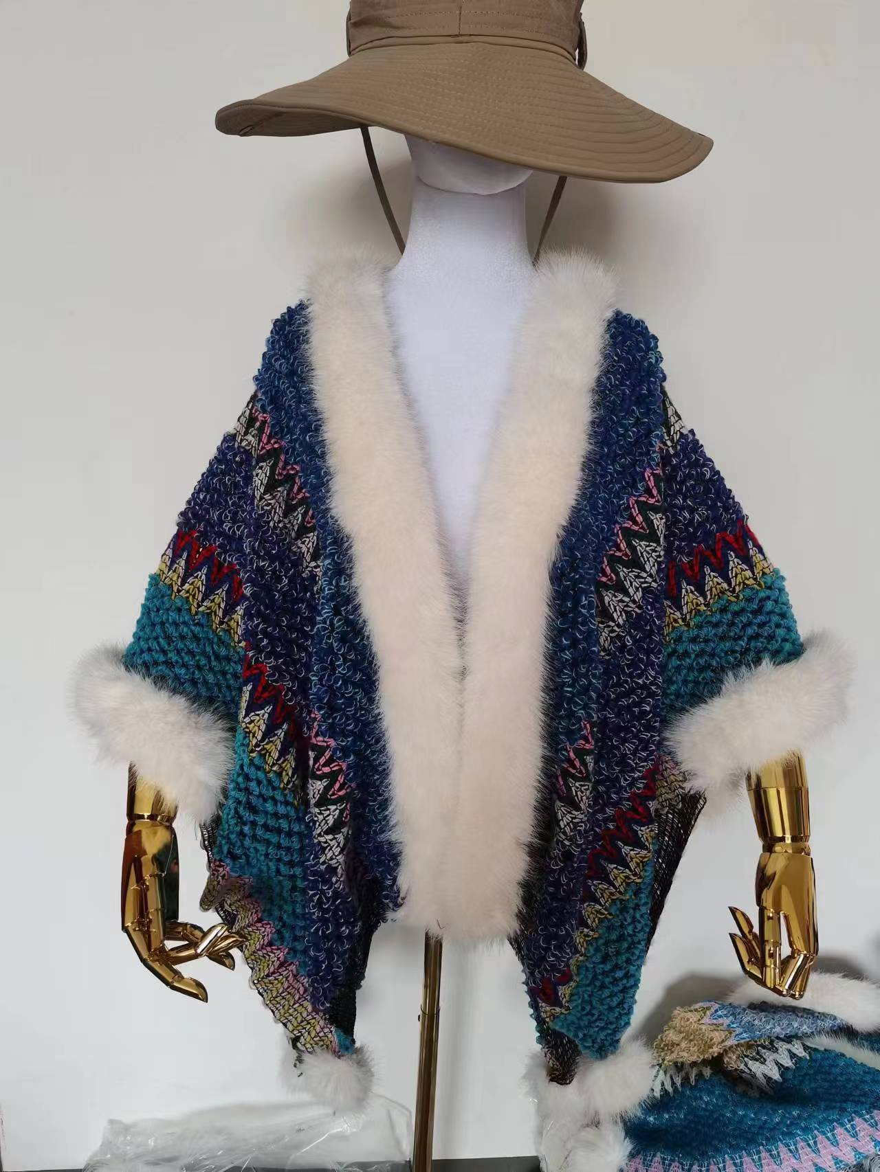 Scialle in stile etnico con collo in pelliccia, scialle a palla appeso, mantello termico_voghion.com