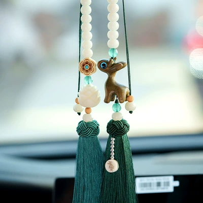 Sandalwood Deer Smooth Lotus Car Hanging Car Rearview Mirror Pendant Cute Car Interior Lotus Car Pendant (Car hanging) - qiuxiang-green