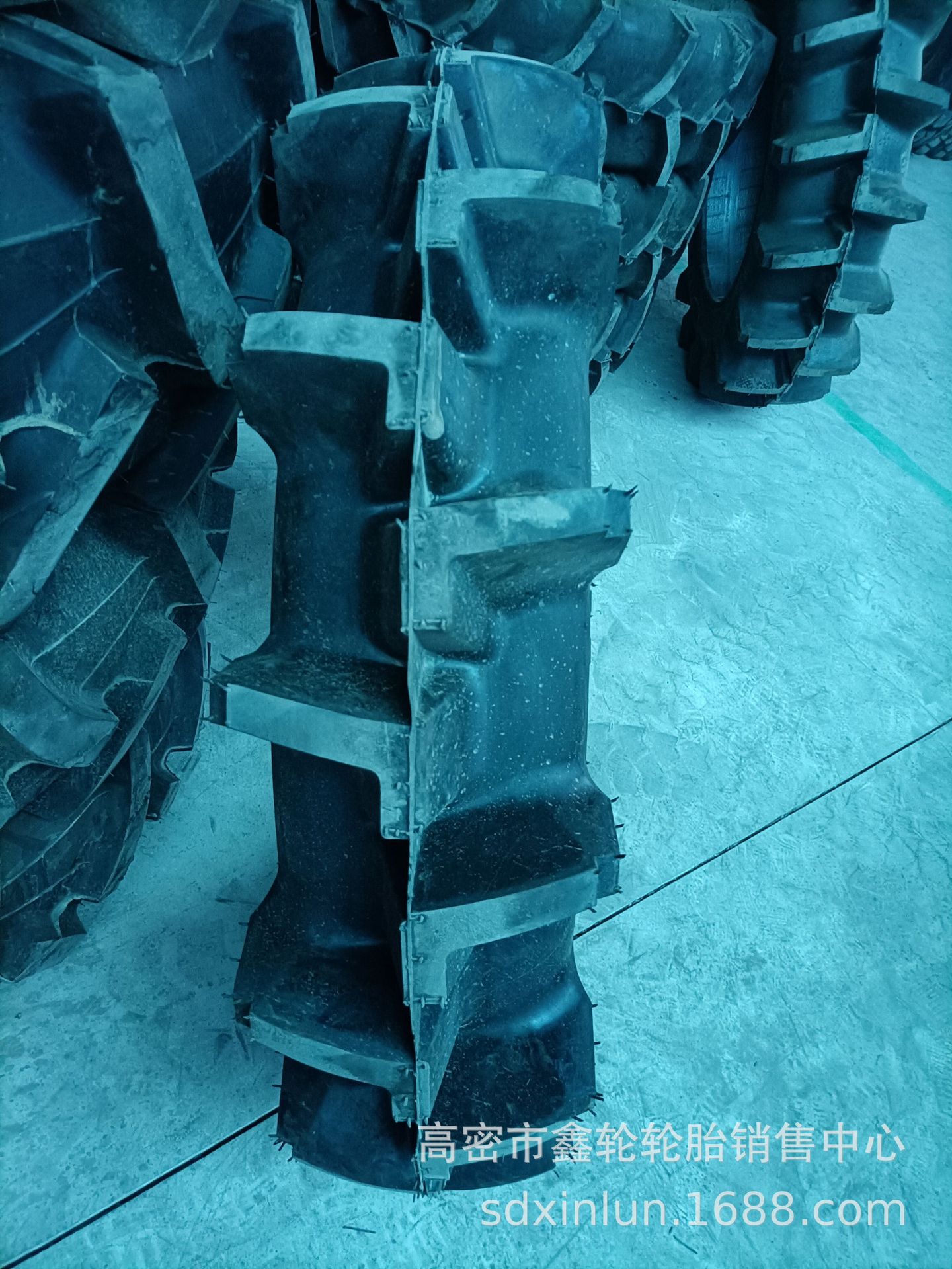 供应8.3/9.5/11.2-24 11-32 14.9-30 18.4-38水田高花轮胎