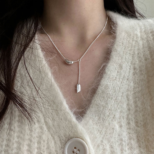 String of Edamame Flower Beads Necklace for Women - Simple, Unique, Versatile, Charming, Light Luxury, High-End Design, Popular Clavicle Chain