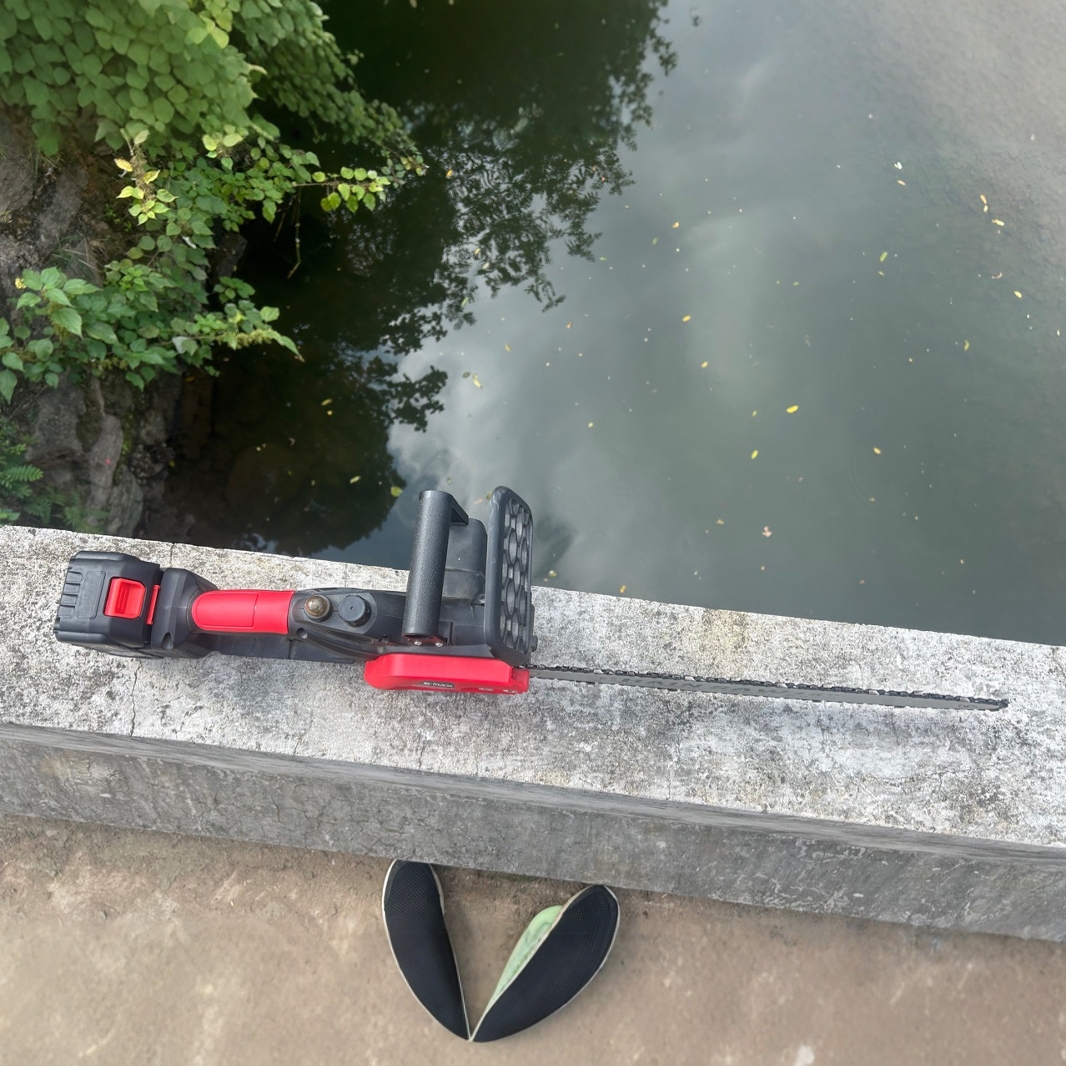 Sierra eléctrica de litio sin escobillas sierra eléctrica de una sola mano recargable sierra eléctrica doméstica pequeña sierra eléctrica inalámbrica al aire libre