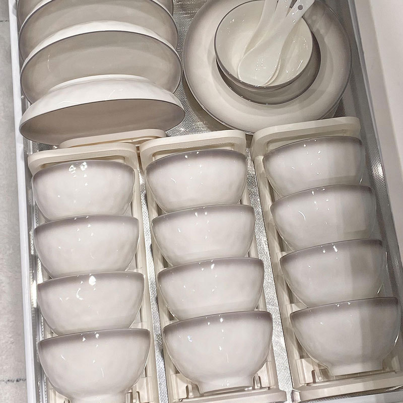 High-Temperature Underglaze Color Household Dishes and Tableware Set Scandinavian Normcore Rice Bowl and Plate Combination as a Housewarming Gift