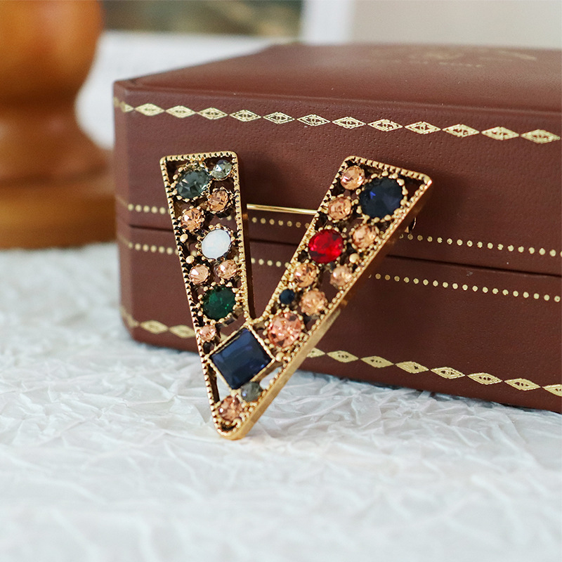 European and American new retro colorful gem letter v brooch female versatile high sense niche light luxury temperament pin female