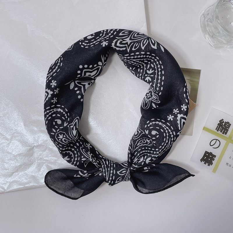 Pañuelo pequeño cuadrado de algodón y lino con estampado de flor de cachemira, estilo nuevo otoño-invierno 2026, pañuelo de cuello pequeño transpirable y cálido para mujer, estilo artístico.