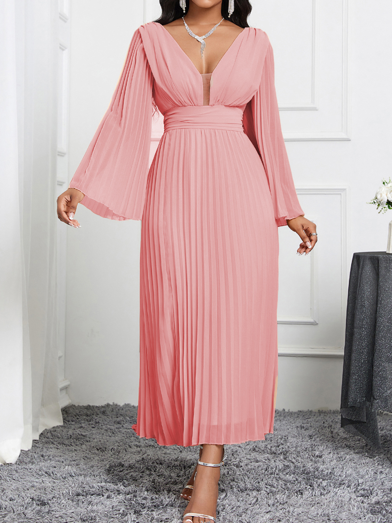Elegante dames jurk met v-hals voor een stijlvolle look_voghion.com