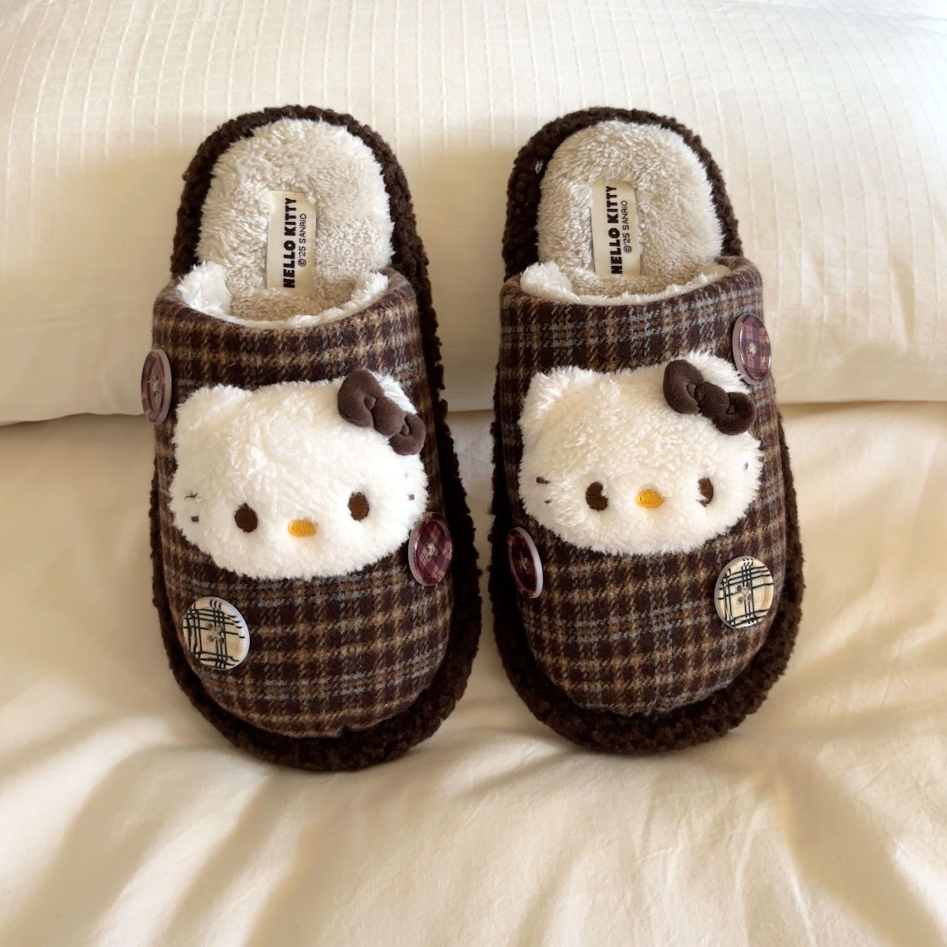 Red famosa nueva zapatillas de perro lindas invierno fuera antideslizante en el hogar adición de lana interior calentamiento zapatos de algodón lana