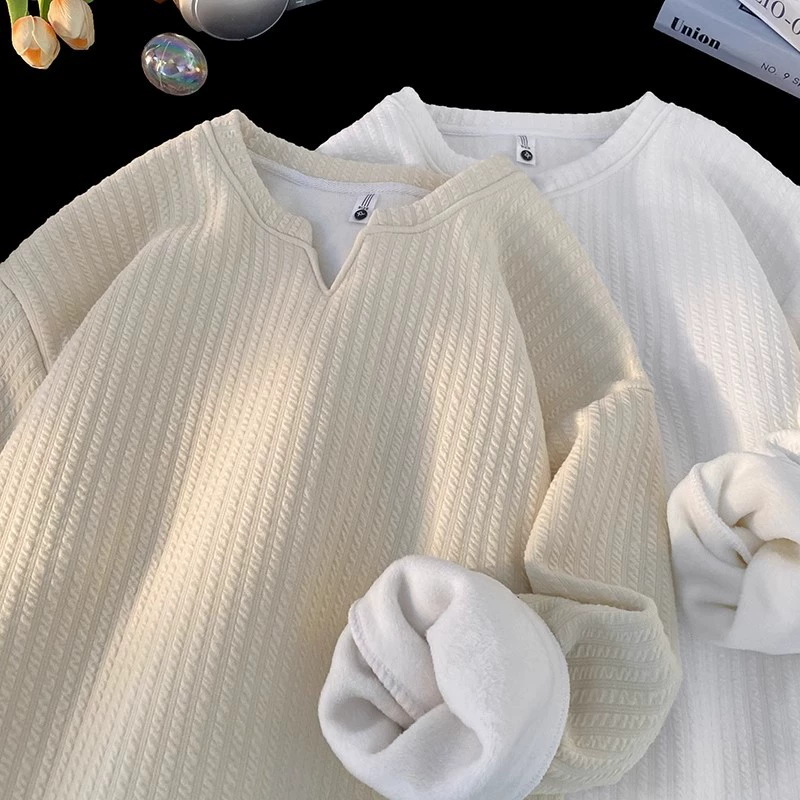 Нижняя рубашка с V-образным вырезом мужской зимний бархат утолщенный подросток в моде 2024 новая футболка с длинными рукавами