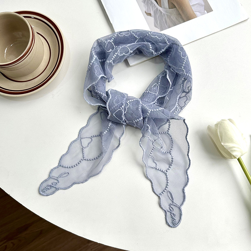 Pañuelo floral de encaje retro de estilo francés para mujer, turbante dulce junto al mar, diadema triangular artística versión coreana de moda.